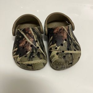 Camo toddler Crocs